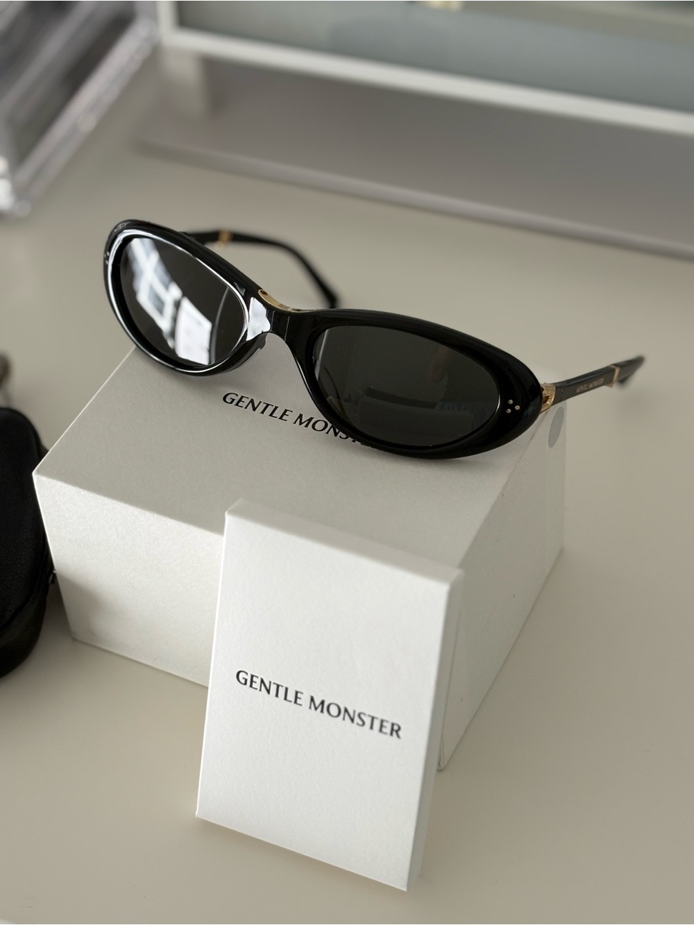GENTLE MONSTER Lolang foldable Black Oval Sunglasses